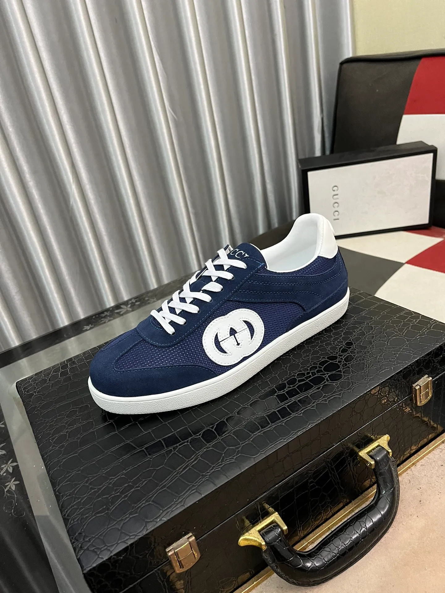 Men's shoes💰380⌚️⌚️[GUCCI] Gucci men's casual shoes are absolutely popular🔥The ultimate matching item for trendy men! The charm of super texture is irresistible, the main recommendation, the flower leather color is bright! The upper is made of high-quality cowhide + brand printed fabric, sheepskin feet, wear-resistant rubber sole, noble and elegant! Extremely comfortable🎁🎁You can be as handsome as you want💪 38-447️⃣colors available